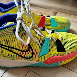 Nike Kyrie SpongeBob Athletic Shoes size 5.5